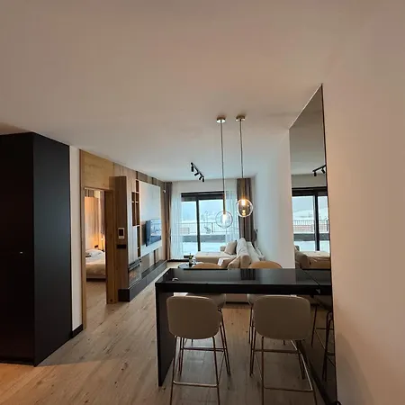 In & Out Luxury With Private Garage Apartamento Bjelašnica