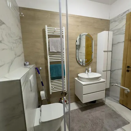 In & Out Luxury With Private Garage