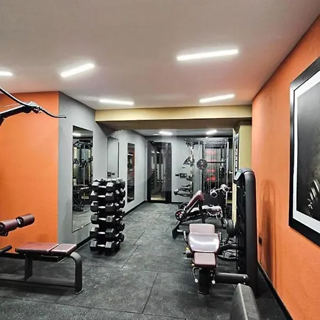 In & Out Luxury With Private Garage